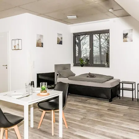 Stylish & Modern Monteur Studio Near Kleve 2 Single Beds *